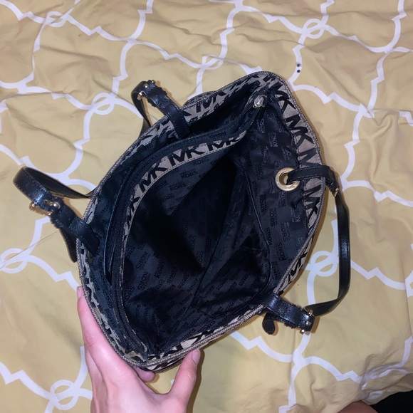 Michael Kors Jet Set Tote Bag - Picture 5 of 7